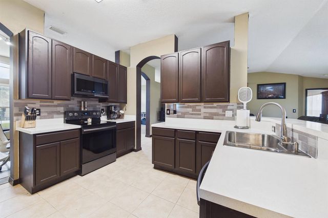 567 Mimosa Street SW, Palm Bay, FL 32908