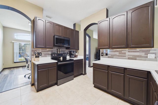567 Mimosa Street SW, Palm Bay, FL 32908