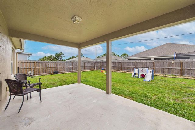 567 Mimosa Street SW, Palm Bay, FL 32908