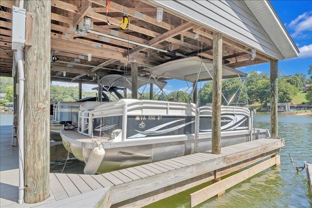 131 Grand Harbour CT, Hardy, VA 24101