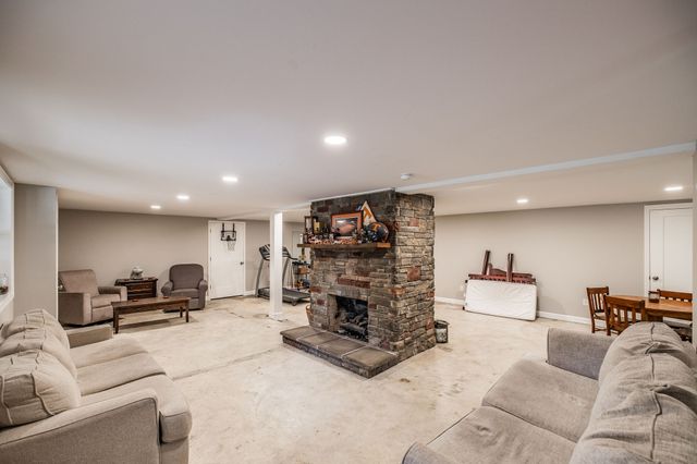 503 N Pawnee Dr, Springfield, TN 37172