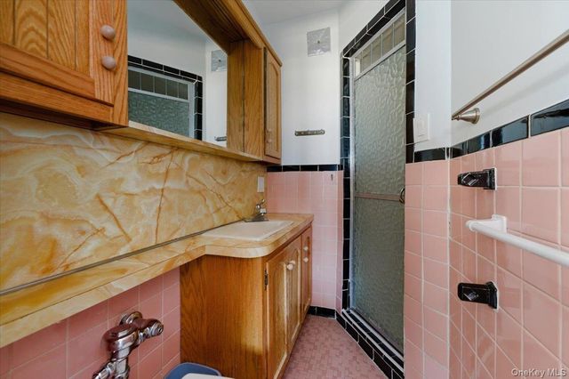 560 W Broadway 6B, Long Beach, NY 11561