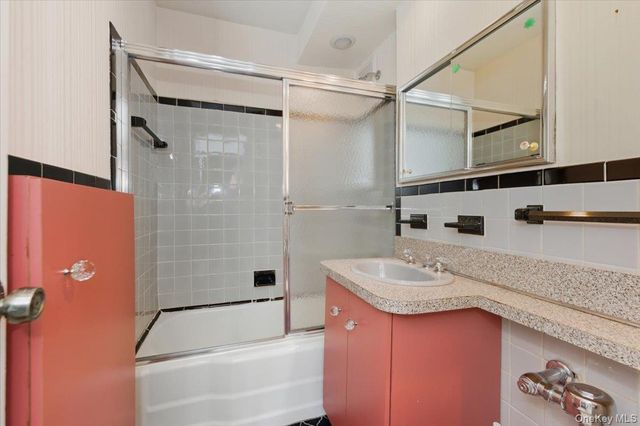 560 W Broadway 6B, Long Beach, NY 11561