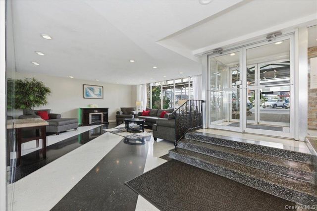 560 W Broadway 6B, Long Beach, NY 11561