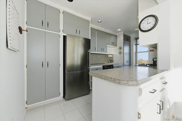 560 W Broadway 6B, Long Beach, NY 11561