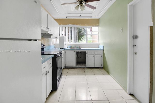 942 NE 199th St 2F, Miami, FL 33179