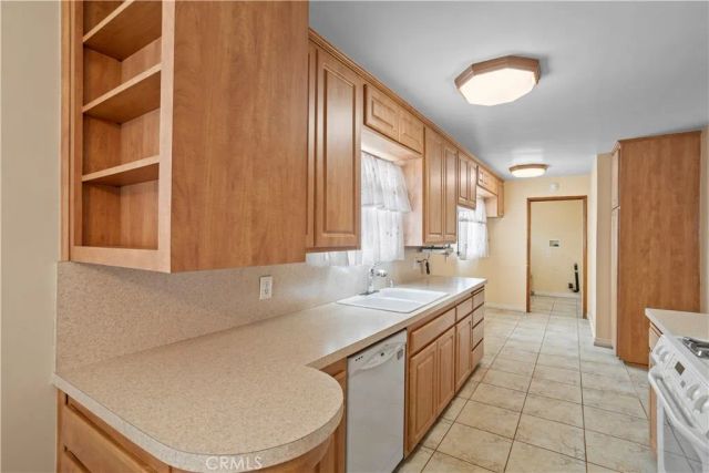 1220 W Young, Wilmington, CA 90744
