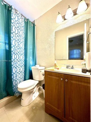 525 NW 15th Ter, Fort Lauderdale, FL 33311