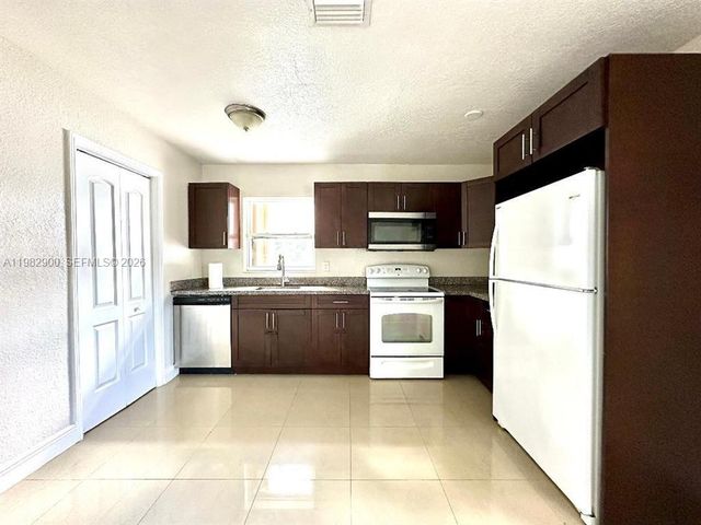 525 NW 15th Ter, Fort Lauderdale, FL 33311