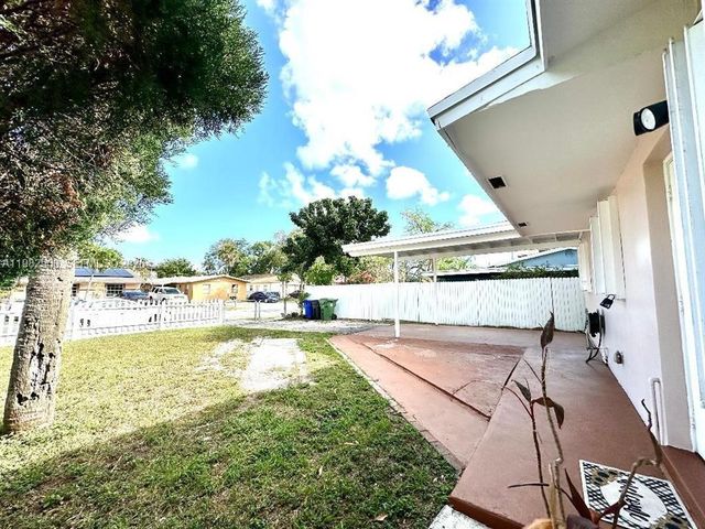 525 NW 15th Ter, Fort Lauderdale, FL 33311