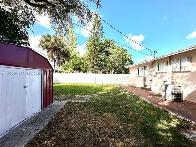 525 NW 15th Ter, Fort Lauderdale, FL 33311