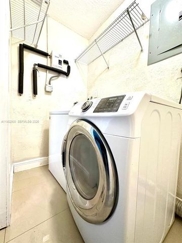 525 NW 15th Ter, Fort Lauderdale, FL 33311