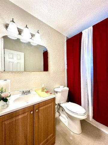 525 NW 15th Ter, Fort Lauderdale, FL 33311