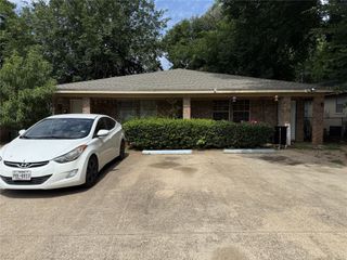 700 N Pecan Street A&B, Arlington, TX 76011