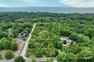 13th Avenue 1, South Haven, MI 49090