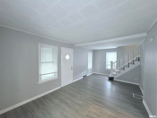 2233 24th Street, Rock Island, IL 61201