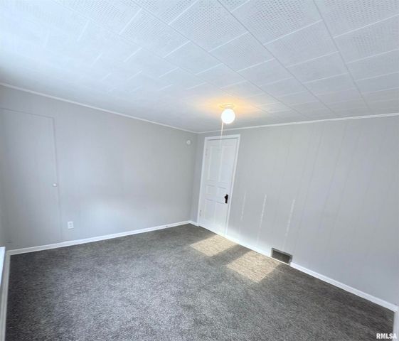 2233 24th Street, Rock Island, IL 61201