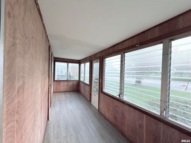 2233 24th Street, Rock Island, IL 61201