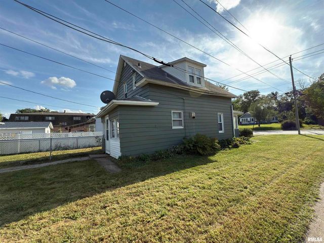 2233 24th Street, Rock Island, IL 61201