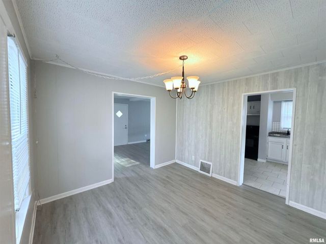 2233 24th Street, Rock Island, IL 61201