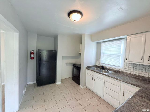 2233 24th Street, Rock Island, IL 61201