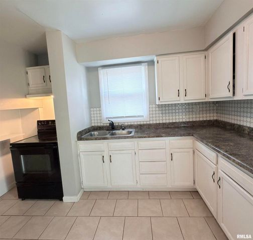 2233 24th Street, Rock Island, IL 61201