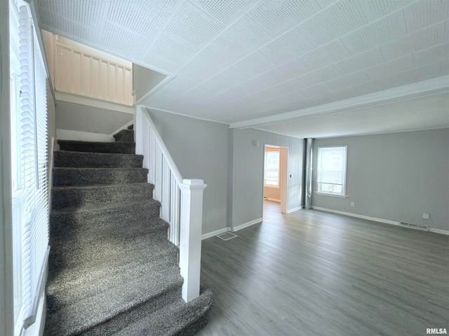 2233 24th Street, Rock Island, IL 61201