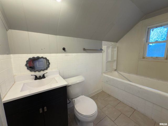 2233 24th Street, Rock Island, IL 61201