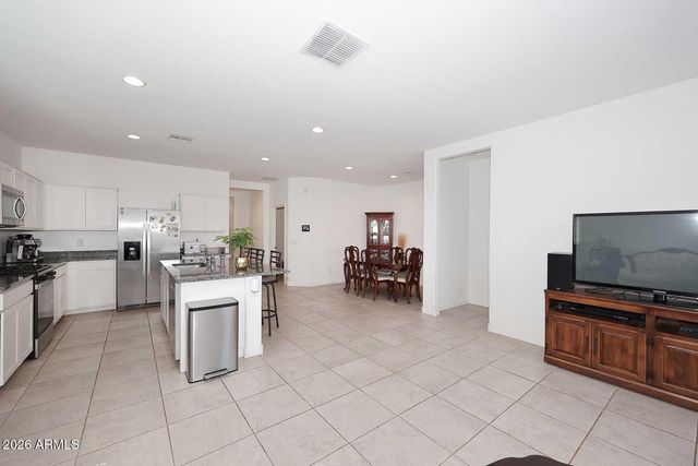 41012 W SUNLAND Drive, Maricopa, AZ 85138