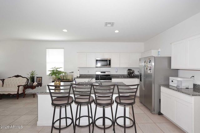 41012 W SUNLAND Drive, Maricopa, AZ 85138