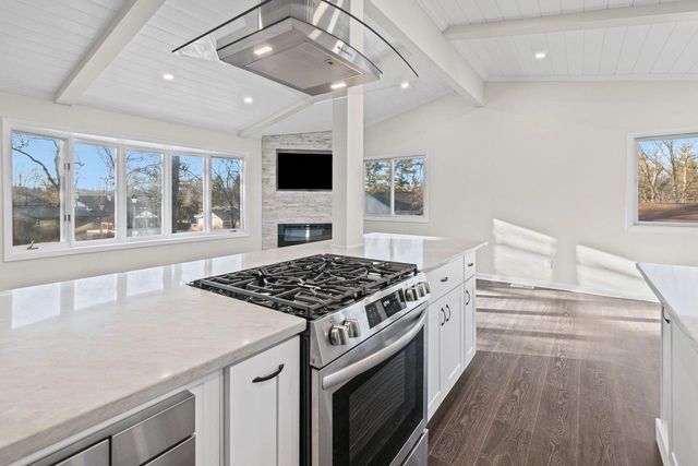 560 Free Church DRIVE, Williams Bay, WI 53191