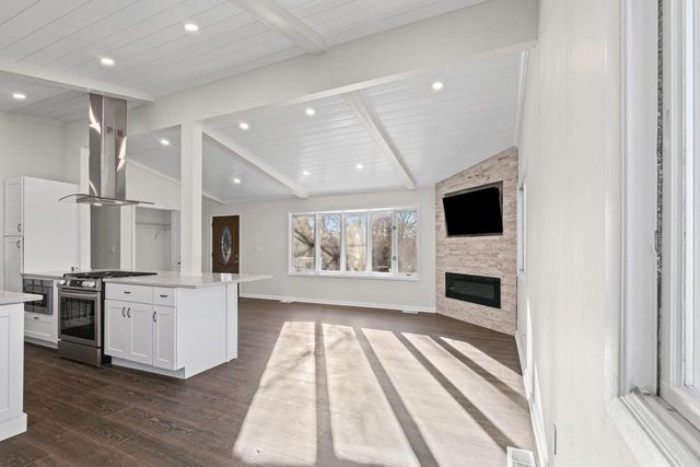 560 Free Church DRIVE, Williams Bay, WI 53191