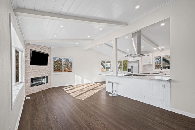 560 Free Church DRIVE, Williams Bay, WI 53191