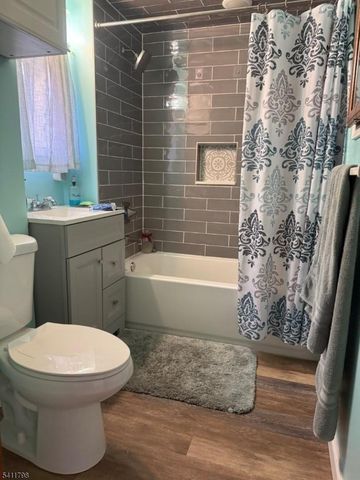 608 Adams Ave, Elizabeth City, NJ 07201