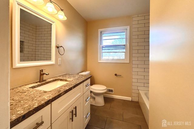 13 Carpathia Street, Piscataway, NJ 08854