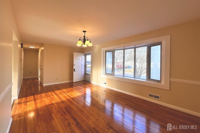 13 Carpathia Street, Piscataway, NJ 08854