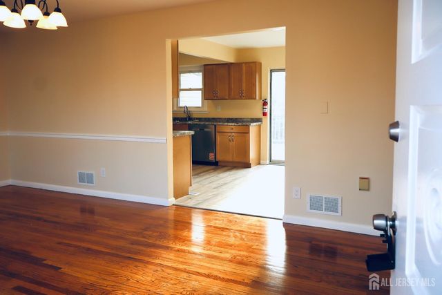 13 Carpathia Street, Piscataway, NJ 08854