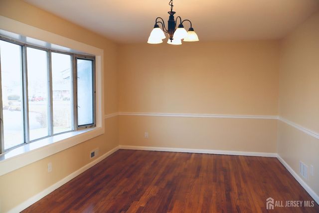 13 Carpathia Street, Piscataway, NJ 08854