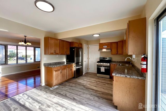 13 Carpathia Street, Piscataway, NJ 08854