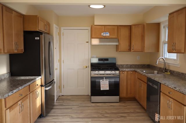 13 Carpathia Street, Piscataway, NJ 08854