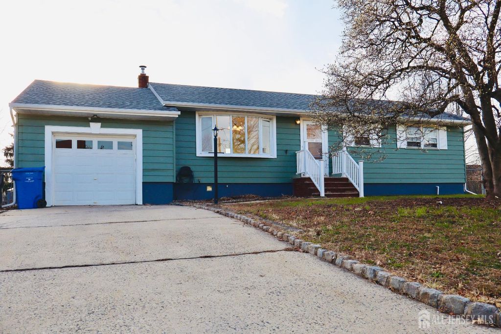 13 Carpathia Street, Piscataway, NJ 08854