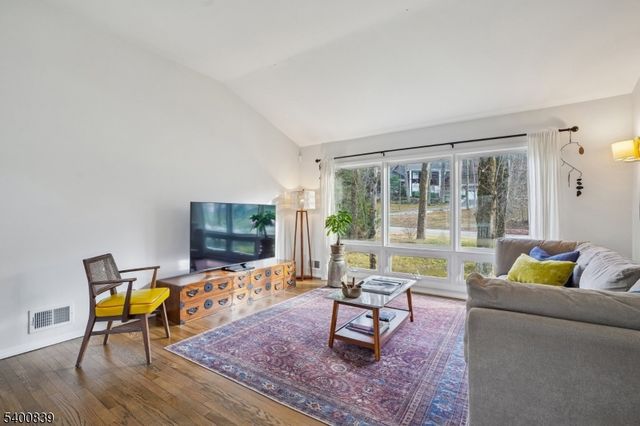 11 Hillcrest Dr, Randolph Twp., NJ 07869