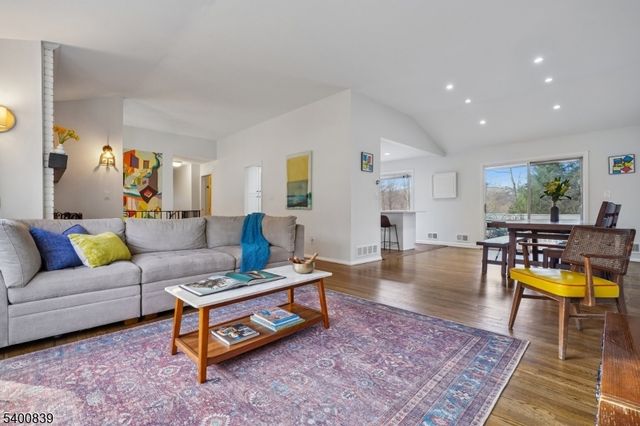 11 Hillcrest Dr, Randolph Twp., NJ 07869