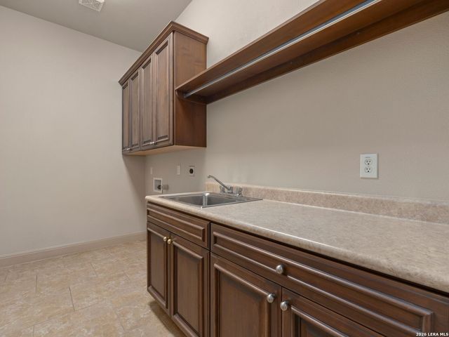 84 Westcourt Lane, San Antonio, TX 78257