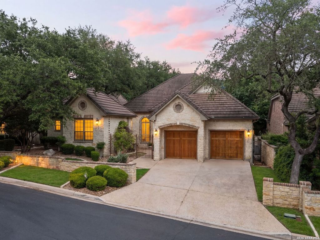 84 Westcourt Lane, San Antonio, TX 78257