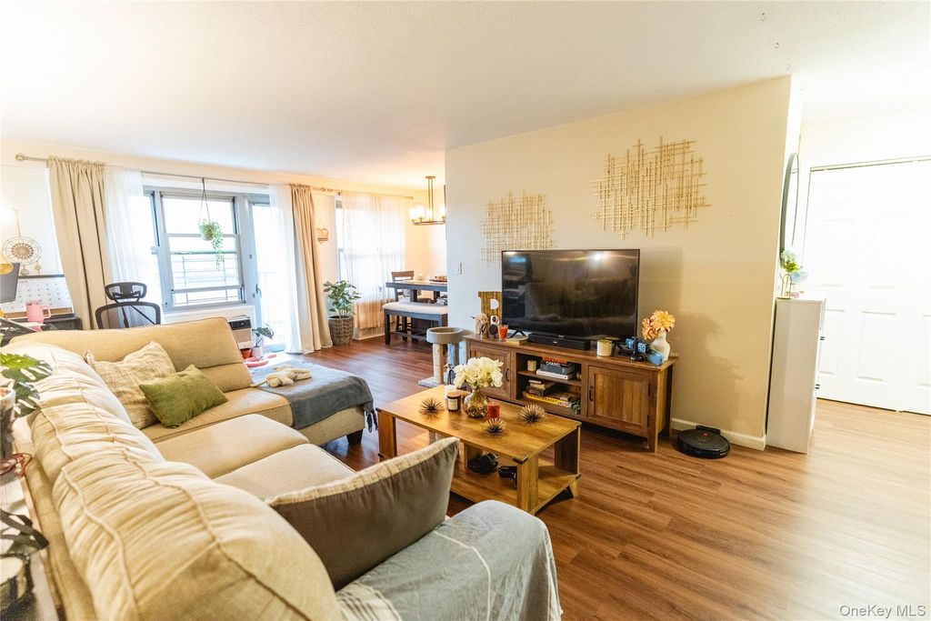 3410 De Reimer Avenue 7F, Bronx, NY 10475 — photo 3