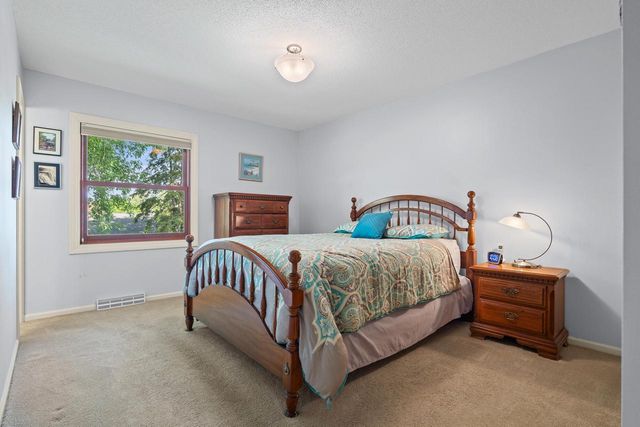 725 Hanson COURT, Onalaska, WI 54650