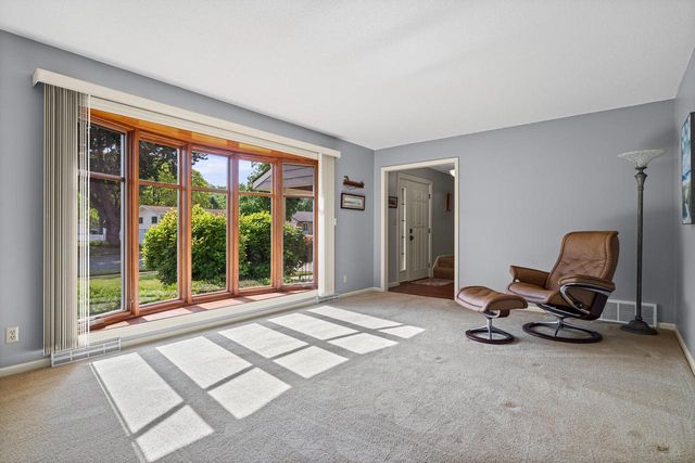 725 Hanson COURT, Onalaska, WI 54650