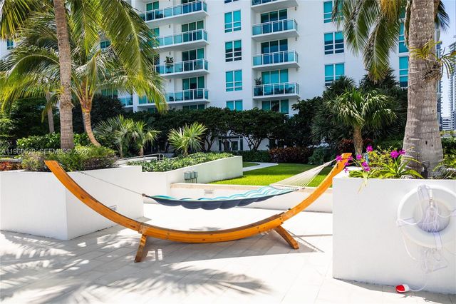 950 Brickell Bay Dr 1504, Miami, FL 33131