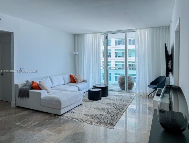 950 Brickell Bay Dr 1504, Miami, FL 33131